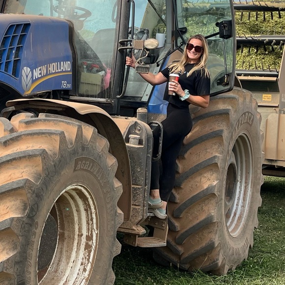 Meet your Posher, Megan - Picture 5 of 5